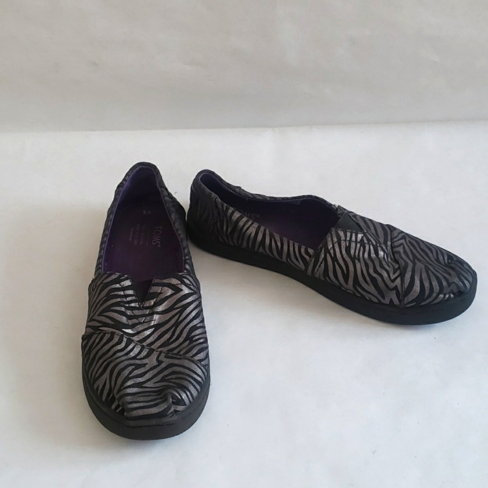 TOMS KIDS Black and Silver Zebra Print Size 3